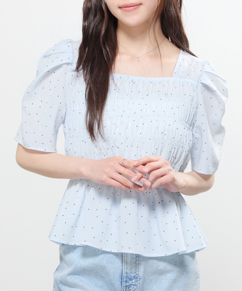 Honeys(ハニーズ)の「シャーリングブラウス(シャツ/ブラウス・レディース・ベージュ系その他/ホワイト系その他/ブルー系その他3/ブラック系その他・L/S/M)」の4枚目の写真