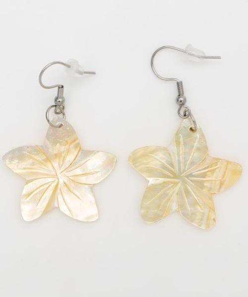 Maunaloa（マウナロア）の「【Maunaloa】プルメリアシェルピアス（ピアス（両耳用）・レディース・イエロー/ホワイト/ブラック・FREE）」の7枚目の写真