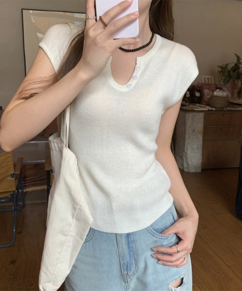 Ritzy(リッツィー)の「無地ヘンリーネック フレンチスリーブリブニット(Tシャツ/カットソー・レディース・ホワイト/グレー/ブラック/ピンク・FREE)」の9枚目の写真