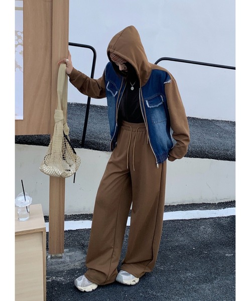 FAVORITO（ファヴォリート）の「切り替えデニムフード付きジャケットワイドパンツセットアップ（セットアップ・レディース・ブルー/ブラック/ベージュ/ブラウン・F）」の11枚目の写真
