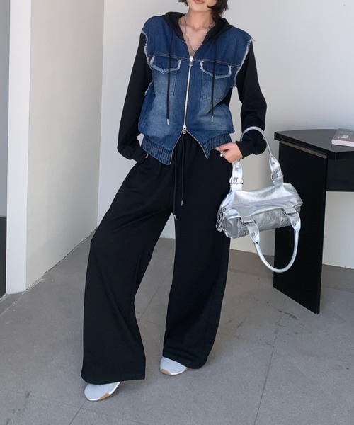 FAVORITO（ファヴォリート）の「切り替えデニムフード付きジャケットワイドパンツセットアップ（セットアップ・レディース・ブルー/ブラック/ベージュ/ブラウン・F）」の8枚目の写真