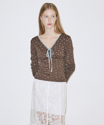 SINOON（シヌーン）の「Flower Neck Ribbon T-Shirt (Brown)（Tシャツ/カットソー）」