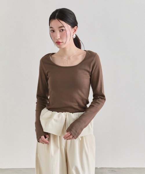 NUJOH（ヌゾ）の「U-Neck Basic Long Sleeve Top / Uネックベーシックロングスリーブトップス（Tシャツ/カットソー・レディース・ネイビー/モカ/グレー/ブラック/アイボリー・FREE）」の4枚目の写真