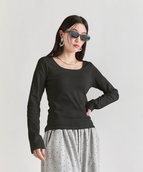 NUJOH（ヌゾ）の「U-Neck Basic Long Sleeve Top / Uネックベーシックロングスリーブトップス（Tシャツ/カットソー・レディース・ネイビー/モカ/グレー/ブラック/アイボリー・FREE）」の7枚目の写真