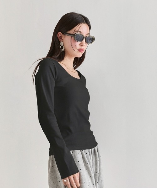 NUJOH（ヌゾ）の「U-Neck Basic Long Sleeve Top / Uネックベーシックロングスリーブトップス（Tシャツ/カットソー・レディース・ネイビー/モカ/グレー/ブラック/アイボリー・FREE）」の8枚目の写真