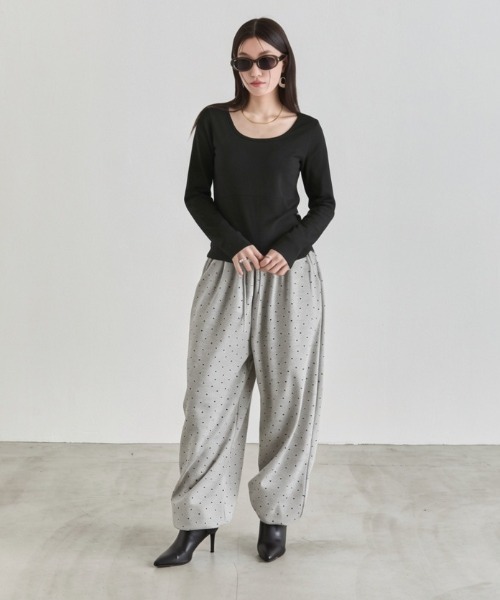 NUJOH（ヌゾ）の「U-Neck Basic Long Sleeve Top / Uネックベーシックロングスリーブトップス（Tシャツ/カットソー・レディース・ネイビー/モカ/グレー/ブラック/アイボリー・FREE）」の11枚目の写真