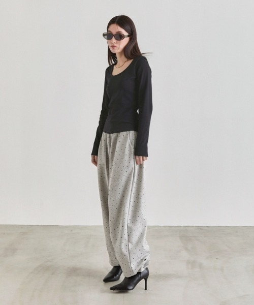 NUJOH（ヌゾ）の「U-Neck Basic Long Sleeve Top / Uネックベーシックロングスリーブトップス（Tシャツ/カットソー・レディース・ネイビー/モカ/グレー/ブラック/アイボリー・FREE）」の13枚目の写真