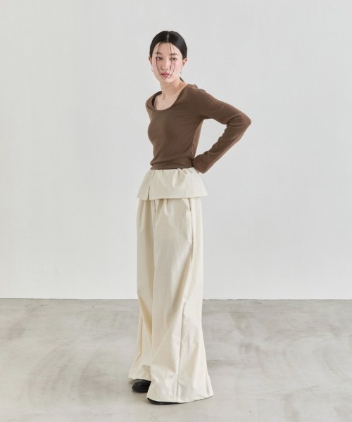 NUJOH（ヌゾ）の「U-Neck Basic Long Sleeve Top / Uネックベーシックロングスリーブトップス（Tシャツ/カットソー・レディース・ネイビー/モカ/グレー/ブラック/アイボリー・FREE）」の17枚目の写真