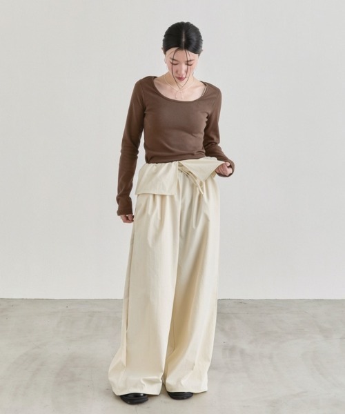 NUJOH（ヌゾ）の「U-Neck Basic Long Sleeve Top / Uネックベーシックロングスリーブトップス（Tシャツ/カットソー・レディース・ネイビー/モカ/グレー/ブラック/アイボリー・FREE）」の18枚目の写真