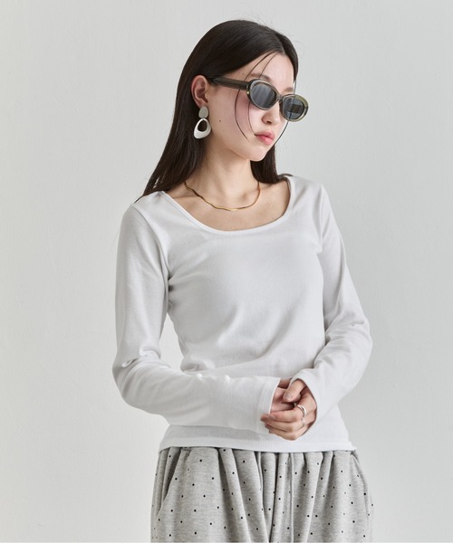 NUJOH(ヌゾ)の「U-Neck Basic Long Sleeve Top / Uネックベーシックロングスリーブトップス(Tシャツ/カットソー・レディース・ネイビー/モカ/グレー/ブラック/アイボリー・FREE)」の16枚目の写真