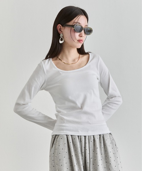 NUJOH(ヌゾ)の「U-Neck Basic Long Sleeve Top / Uネックベーシックロングスリーブトップス(Tシャツ/カットソー・レディース・ネイビー/モカ/グレー/ブラック/アイボリー・FREE)」の17枚目の写真