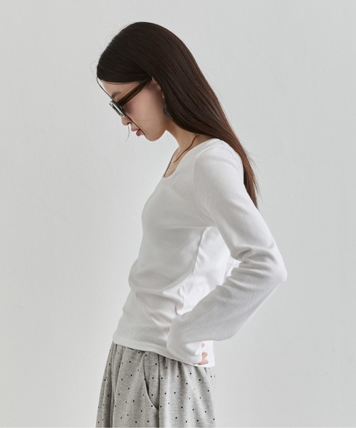 NUJOH(ヌゾ)の「U-Neck Basic Long Sleeve Top / Uネックベーシックロングスリーブトップス(Tシャツ/カットソー・レディース・ネイビー/モカ/グレー/ブラック/アイボリー・FREE)」の18枚目の写真