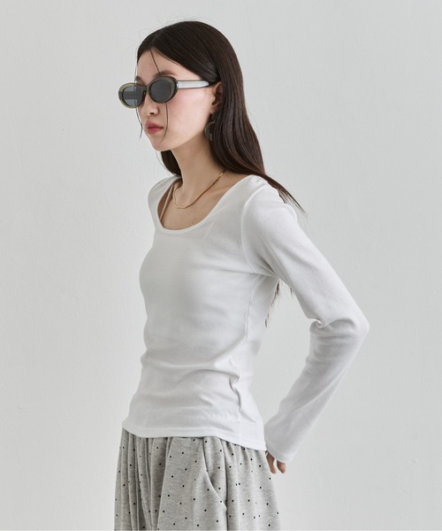 NUJOH(ヌゾ)の「U-Neck Basic Long Sleeve Top / Uネックベーシックロングスリーブトップス(Tシャツ/カットソー・レディース・ネイビー/モカ/グレー/ブラック/アイボリー・FREE)」の13枚目の写真