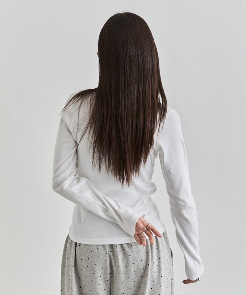 NUJOH(ヌゾ)の「U-Neck Basic Long Sleeve Top / Uネックベーシックロングスリーブトップス(Tシャツ/カットソー・レディース・ネイビー/モカ/グレー/ブラック/アイボリー・FREE)」の20枚目の写真