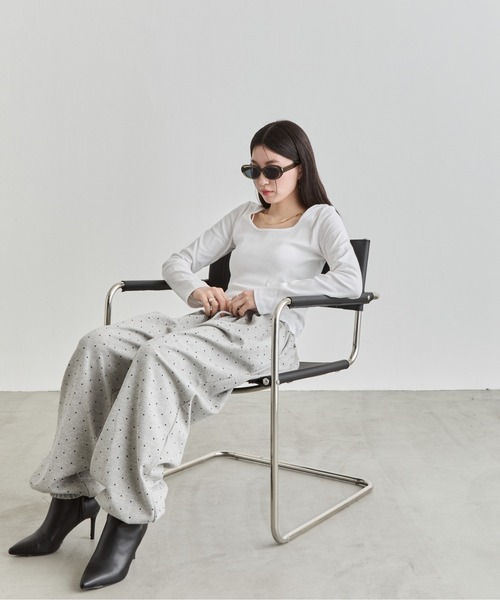 NUJOH(ヌゾ)の「U-Neck Basic Long Sleeve Top / Uネックベーシックロングスリーブトップス(Tシャツ/カットソー・レディース・ネイビー/モカ/グレー/ブラック/アイボリー・FREE)」の21枚目の写真