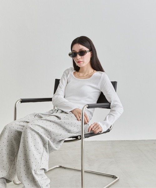 NUJOH(ヌゾ)の「U-Neck Basic Long Sleeve Top / Uネックベーシックロングスリーブトップス(Tシャツ/カットソー・レディース・ネイビー/モカ/グレー/ブラック/アイボリー・FREE)」の22枚目の写真
