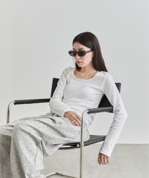 NUJOH(ヌゾ)の「U-Neck Basic Long Sleeve Top / Uネックベーシックロングスリーブトップス(Tシャツ/カットソー・レディース・ネイビー/モカ/グレー/ブラック/アイボリー・FREE)」の14枚目の写真