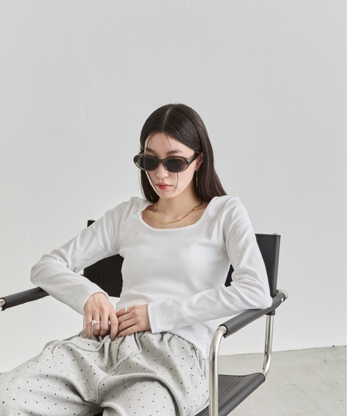NUJOH(ヌゾ)の「U-Neck Basic Long Sleeve Top / Uネックベーシックロングスリーブトップス(Tシャツ/カットソー・レディース・ネイビー/モカ/グレー/ブラック/アイボリー・FREE)」の15枚目の写真