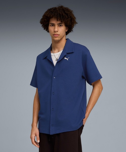PUMA(プーマ)の「PUMA プーマ メンズ ESS エレベーテッド マテリアル 半袖 シャツ ESS ELEVATED Mat(その他トップス・メンズ・ブルー系その他/オフホワイト・SMALL/MEDIUM/LARGE/X-LARGE/XX-LARGE)」の2枚目の写真