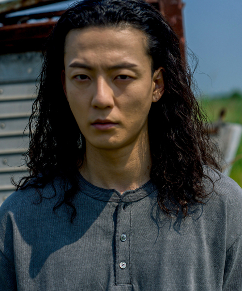 FAKE CAMPER（フェイクキャンパー）の「ヴィンテージヘンリーネック半袖Tシャツ[チャコール]（Tシャツ/カットソー・メンズ・チャコール・MEDIUM/LARGE/X-LARGE）」の3枚目の写真