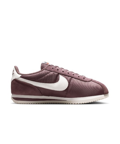 NIKE(ナイキ)の「NIKE W Cortez Textile(ナイキ コルテッツ テキスタイル)(スニーカー・レディース・ブラウン系・29cm/28.5cm/28cm/27.5cm/27cm/26.5cm/26cm/25.5cm/25cm/24.5cm/24cm/23.5cm/23cm)」の3枚目の写真
