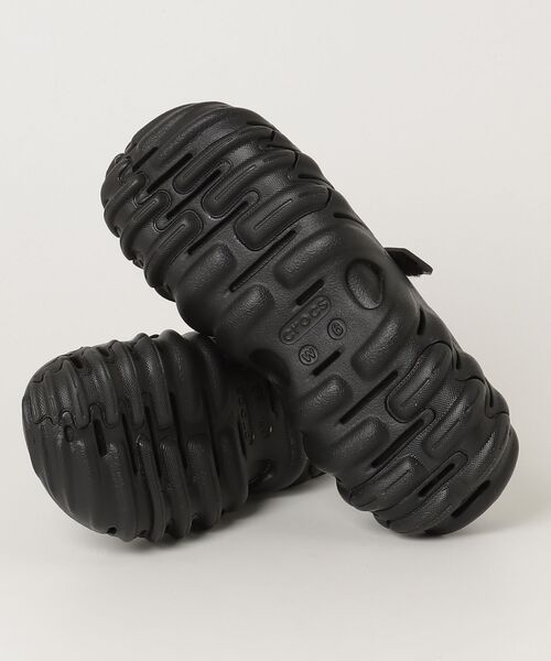 crocs(クロックス)の「crocs Echo Mary Jane Clog / クロックス エコー メリー ジェーン クロッグ(サンダル・レディース・ブラック・25.0cm/24.0cm/23.0cm/22.0cm)」の3枚目の写真