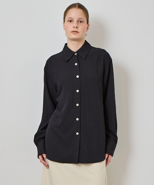 COMMON+HAUS(コモンハウス)の「オープンバック シャツブラウス(シャツ/ブラウス・レディース・ライラック/ブラック/イエロー・FREE)」の1枚目の写真