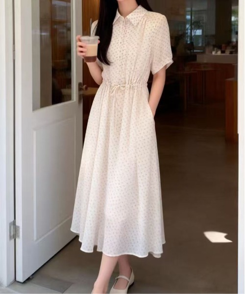 FINEnough(ファインナフ)の「小花柄シャツ衿ロングワンピース(ワンピース・レディース・ホワイト/サックスブルー/ブラック・FREE)」の5枚目の写真
