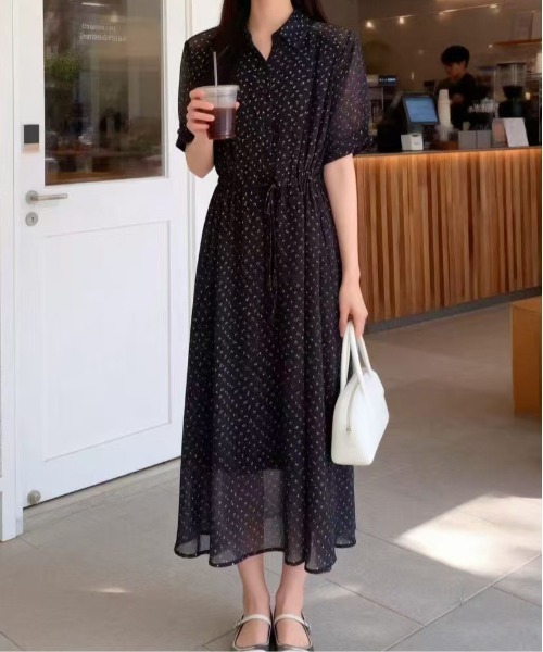 FINEnough(ファインナフ)の「小花柄シャツ衿ロングワンピース(ワンピース・レディース・ホワイト/サックスブルー/ブラック・FREE)」の8枚目の写真
