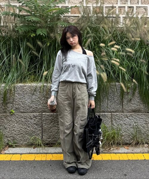 YOUHEE（ユヒ）の「YOUHEETIC HOTFIX OFF-SHOULDER SWEATSHIRTS MELANGE GREY（スウェット・レディース・その他・FREE）」の7枚目の写真