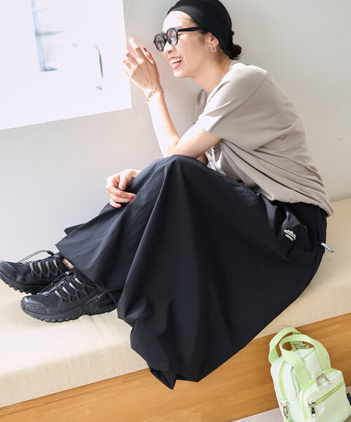 FREAK'S STORE（フリークスストア）の「Americana × THOUSAND MILE × FREAK'S STORE/アメリカーナ × サウザンドマイル 別注 フレンチスリーブTシャツ スカートセットアップ/ロゴTシャツ バルーンスカート セットアップ（セットアップ・レディース・ホワイト/チャコール/ダークグレー/ベージュ・ﾌﾘ-）」の18枚目の写真