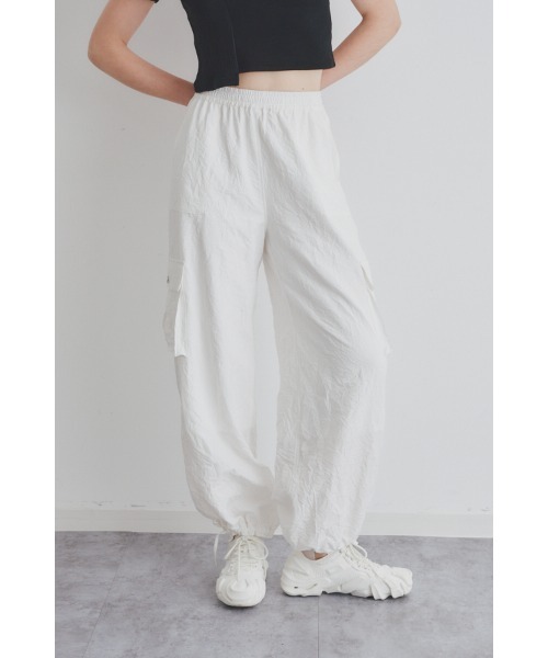 Muel Chic(ミュエルシック)の「Loose cargo pants ルーズカーゴパンツ(カーゴパンツ・レディース・ホワイト/ブラック/ベージュ系・FREE)」の12枚目の写真