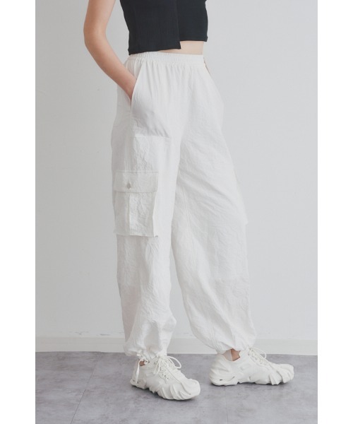 Muel Chic(ミュエルシック)の「Loose cargo pants ルーズカーゴパンツ(カーゴパンツ・レディース・ホワイト/ブラック/ベージュ系・FREE)」の14枚目の写真