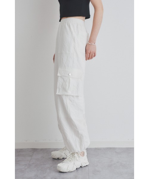 Muel Chic(ミュエルシック)の「Loose cargo pants ルーズカーゴパンツ(カーゴパンツ・レディース・ホワイト/ブラック/ベージュ系・FREE)」の16枚目の写真