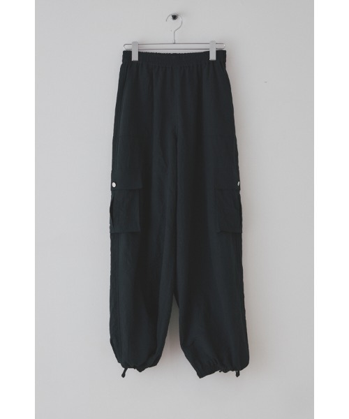 Muel Chic(ミュエルシック)の「Loose cargo pants ルーズカーゴパンツ(カーゴパンツ・レディース・ホワイト/ブラック/ベージュ系・FREE)」の9枚目の写真