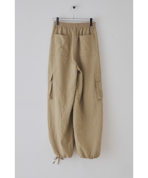 Muel Chic(ミュエルシック)の「Loose cargo pants ルーズカーゴパンツ(カーゴパンツ・レディース・ホワイト/ブラック/ベージュ系・FREE)」の11枚目の写真