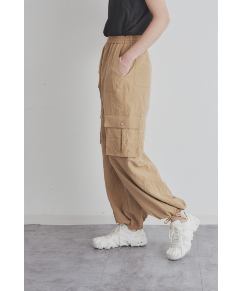 Muel Chic(ミュエルシック)の「Loose cargo pants ルーズカーゴパンツ(カーゴパンツ・レディース・ホワイト/ブラック/ベージュ系・FREE)」の4枚目の写真