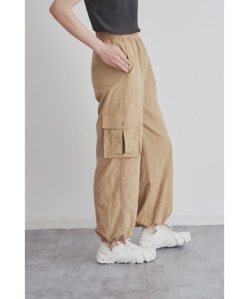 Muel Chic(ミュエルシック)の「Loose cargo pants ルーズカーゴパンツ(カーゴパンツ・レディース・ホワイト/ブラック/ベージュ系・FREE)」の6枚目の写真