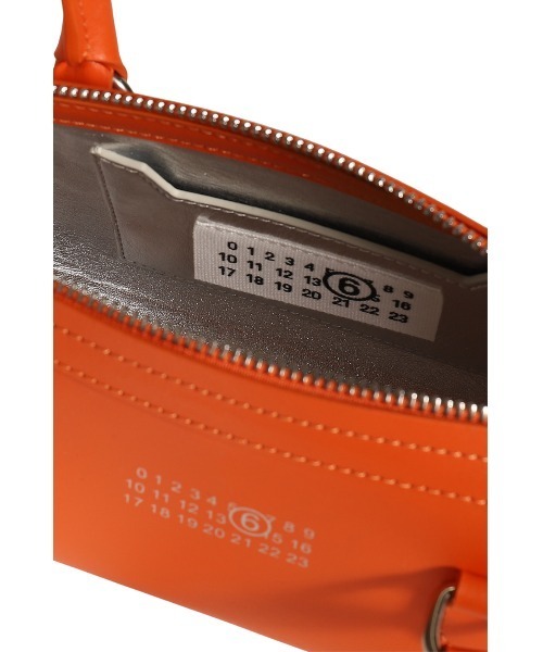 MM6 Maison Margiela（ｴﾑｴﾑｼｯｸｽ ﾒｿﾞﾝ ﾏﾙｼﾞｪﾗ）の「NEW BAULETTO J MINI（ショルダーバッグ・メンズ・オレンジ/ブラック・OS）」の12枚目の写真