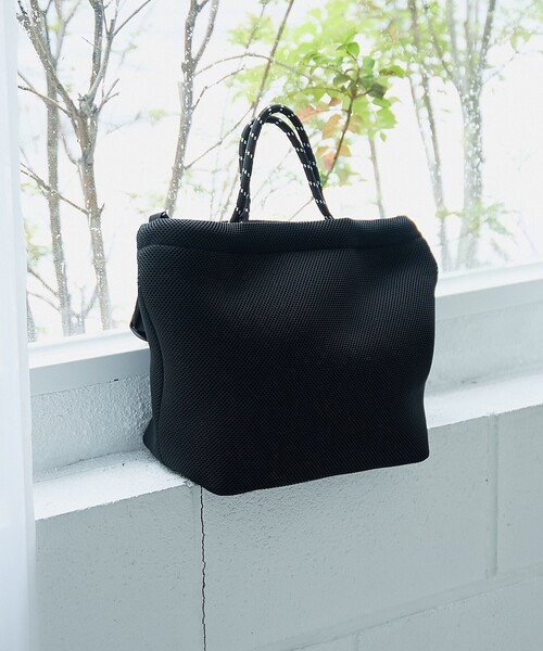 coen(コーエン)の「ロゴ刺繍 メッシュパフ2wayショルダーバッグ(Mサイズ)(ショルダーバッグ・レディース・ベージュ/ブラック/ライトブルー/オフホワイト・FREE)」の11枚目の写真