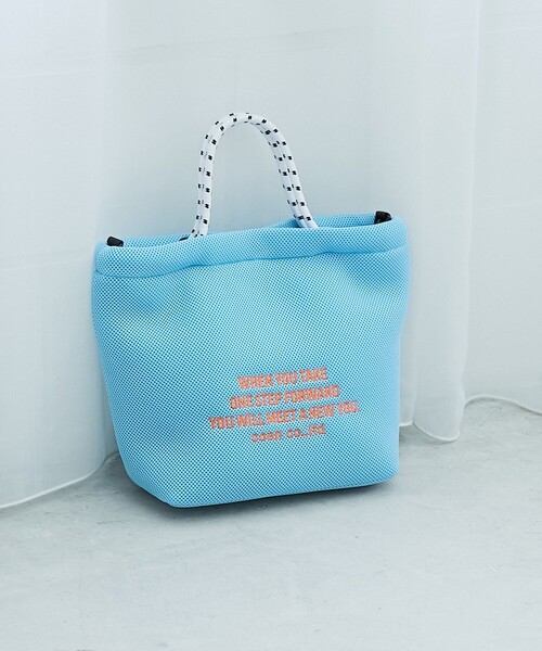 coen(コーエン)の「ロゴ刺繍 メッシュパフ2wayショルダーバッグ(Mサイズ)(ショルダーバッグ・レディース・ベージュ/ブラック/ライトブルー/オフホワイト・FREE)」の14枚目の写真