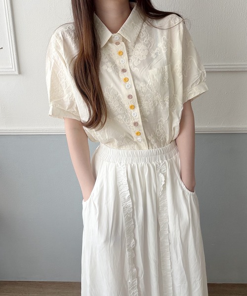Nana(ナナ)の「カラフルボタン刺繍シャツ(シャツ/ブラウス・レディース・アイボリー/ホワイト・FREE)」の7枚目の写真