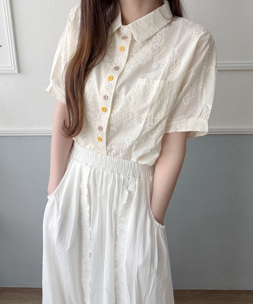 Nana(ナナ)の「カラフルボタン刺繍シャツ(シャツ/ブラウス・レディース・アイボリー/ホワイト・FREE)」の12枚目の写真