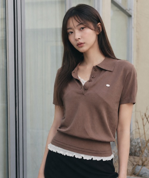 GENERAL IDEA(ジェネラルアイデア)の「【GENERAL IDEA】ロゴプレート付き半袖ポロシャツニットトップス / LOGO PLATE SHORT-SLEEVE POLO KNIT TOP(ポロシャツ・レディース・ネイビー/モカ/ブラック/アイボリー/ピンク・L/M/S)」の3枚目の写真
