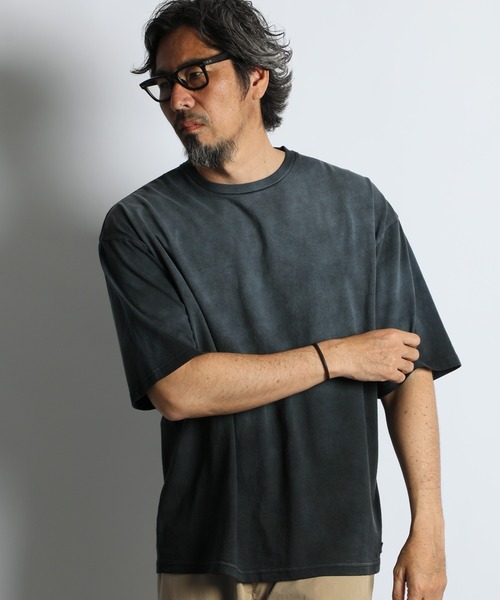 Russell Athletic(ラッセルアスレティック)の「〔BLACK LABEL〕"A-PACK" RUSSELL ATHLETIC GARMENT DYE TEE :ラッセルアスレティック別注 ガーメントダイTEE / 製品染め / ヴィンテージ加工(Tシャツ/カットソー・メンズ・スミクロ/パープル/グレイッシュブルー・MEDIUM/X-LARGE/LARGE)」の2枚目の写真