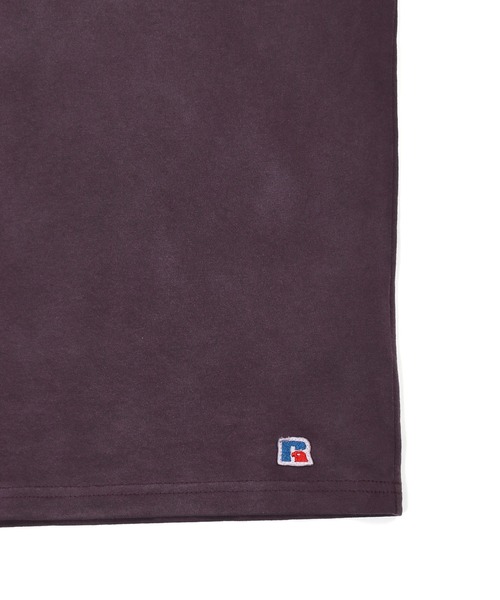 Russell Athletic(ラッセルアスレティック)の「〔BLACK LABEL〕"A-PACK" RUSSELL ATHLETIC GARMENT DYE TEE :ラッセルアスレティック別注 ガーメントダイTEE / 製品染め / ヴィンテージ加工(Tシャツ/カットソー・メンズ・スミクロ/パープル/グレイッシュブルー・MEDIUM/X-LARGE/LARGE)」の4枚目の写真