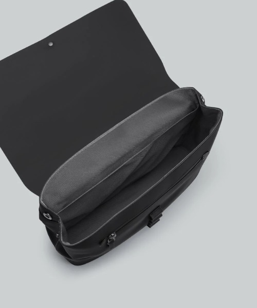 GASTON LUGA(ガストンルーガ)の「GASTON LUGA/ガストンルーガ/Splash Crossbody Large 14"(ボディバッグ/ウエストポーチ・レディース・ブラック/グレー/オリーブ・F)」の11枚目の写真