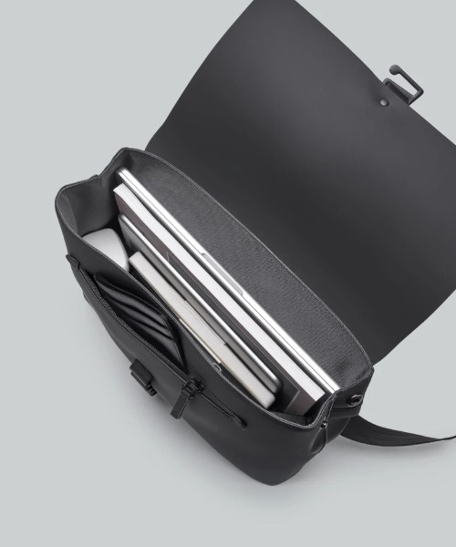 GASTON LUGA(ガストンルーガ)の「GASTON LUGA/ガストンルーガ/Splash Crossbody Large 14"(ボディバッグ/ウエストポーチ・レディース・ブラック/グレー/オリーブ・F)」の10枚目の写真
