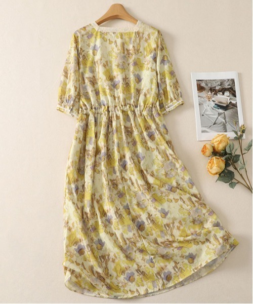 &soiree(アンドソワレ)の「スクエアネックウエスト絞りワンピース(ワンピース・レディース・イエロー・MEDIUM/LARGE/X-LARGE)」の2枚目の写真