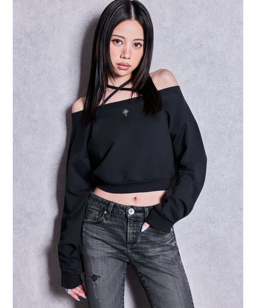 GYDA（ジェイダ）の「フロントクロスストラップオフショルショートスウェットトップス（スウェット・レディース・チャコールグレー/ブラック/オフホワイト・FREE）」の8枚目の写真